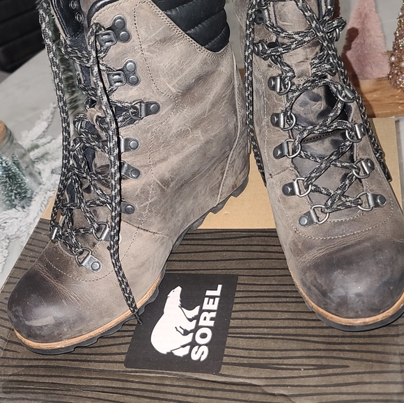 Sorel boots - Picture 3 of 6
